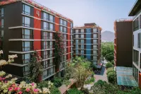 Balcony Courtyard Sriracha Hotel & Serviced Apartments Hotel dekat Assumption College Sriracha