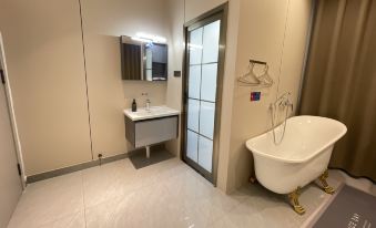 Chu Yue Hotel (Overseas Chinese Town Fantasy Resort Xiangyang East Station Branch)