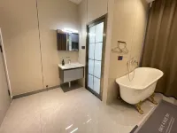 Chu Yue Hotel (Overseas Chinese Town Fantasy Resort Xiangyang East Station Branch)