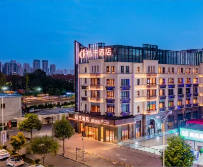 Orange Chengdu Wenjiang University City Hotel Отели рядом с достопримечательностью «Луцзянь Бич»