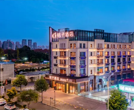 Orange Chengdu Wenjiang University City Hotel Отели рядом с достопримечательностью «Chengdu University of TCM»