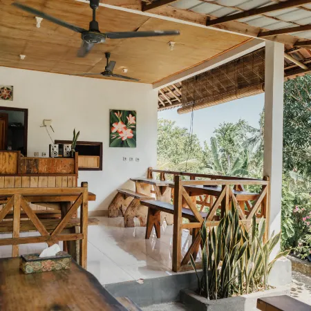 Temeling Jungle Inn Отели рядом с достопримечательностью «Пляж Тембелинг»