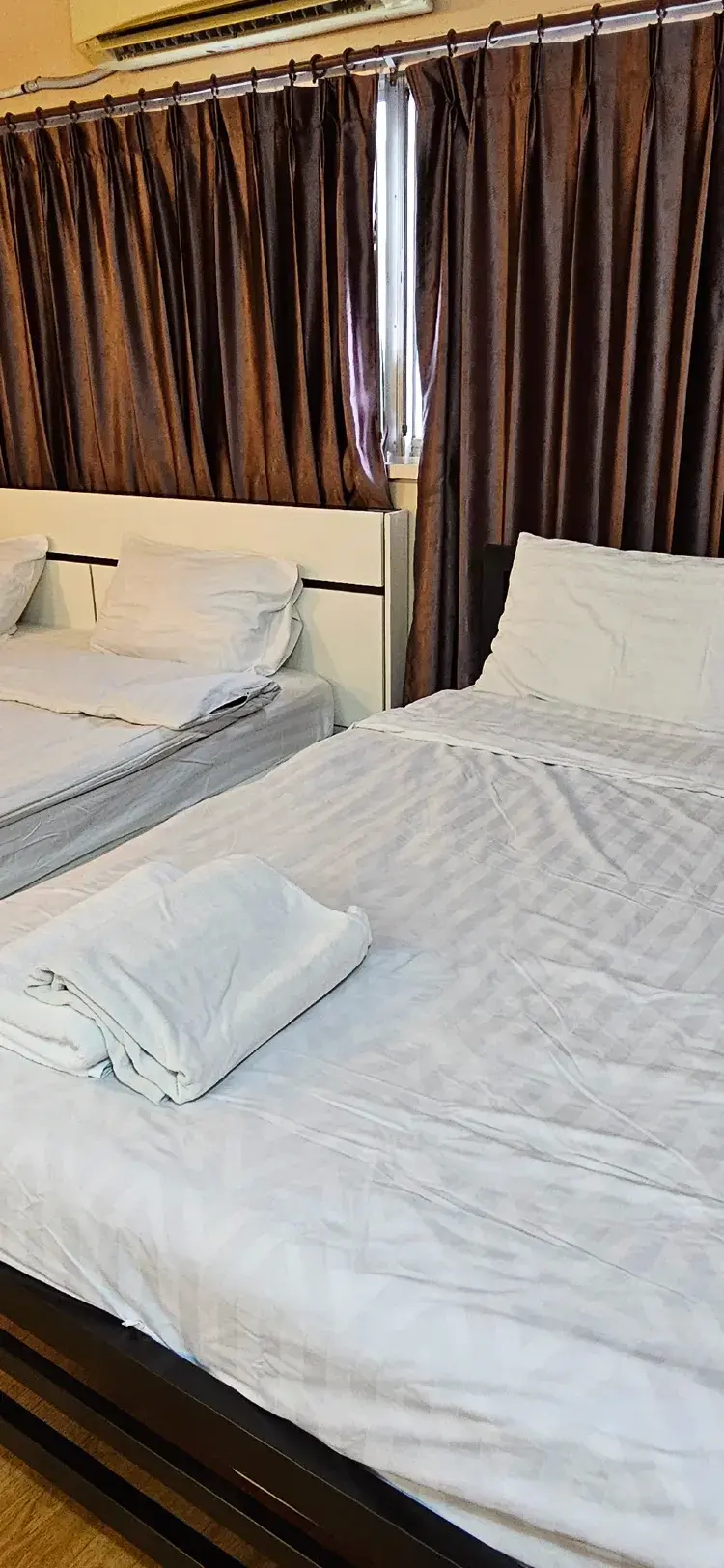 ห้องมุม 2 เตียงใหญ่ 4 ท่าน
