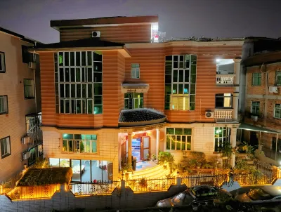 Bamboo Shadow Courtyard