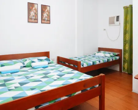 C Star Travellers Inn オスロブのホテル