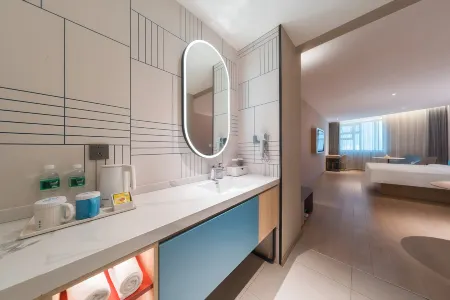 Homeinn Hotel (Yining Liuxing Street Jiefang Road)