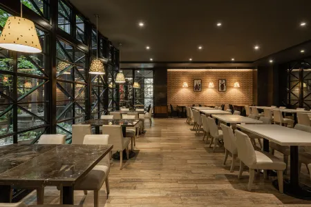 Kindness Hotel - Kaohsiung Jyuemin Отели рядом с достопримечательностью «Zhengfeshe»