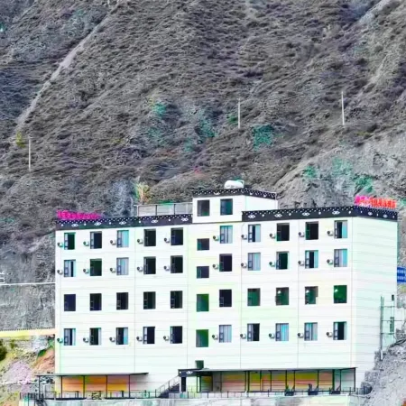 Deqin Haowan No.8 River View Grand Hotel