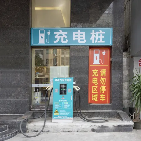 VIP House Hotel (Heyuan Avenue Asia's No. 1 Highest Fountain Store)