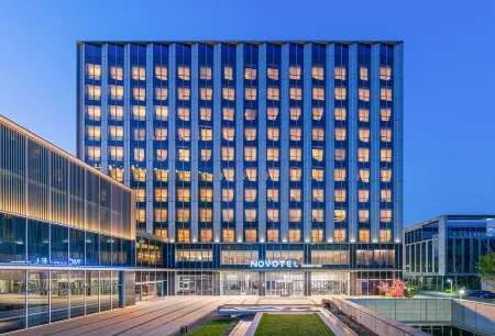 Novotel Shanghai Baoshan Jiusi Отели рядом с достопримечательностью «Guyi Garden»