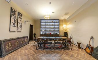 Taohua Island Jianghu Hot Spring Homestay Hotel (Xinzhou Ancient City Branch)
