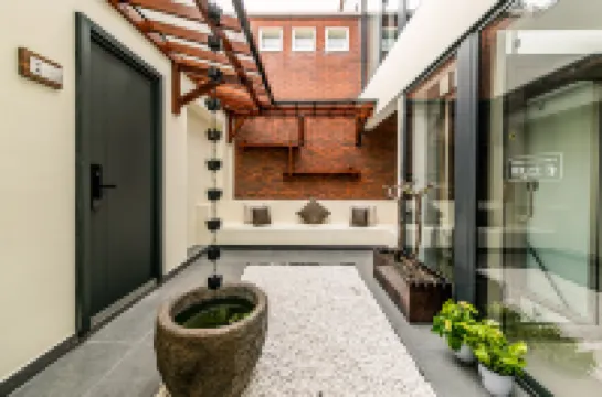 Floral Hotel · Shangqiye Hotel (Zhujiajian Guanyin Fajie Wugongzhi Pier) Hotels in Zhoushan