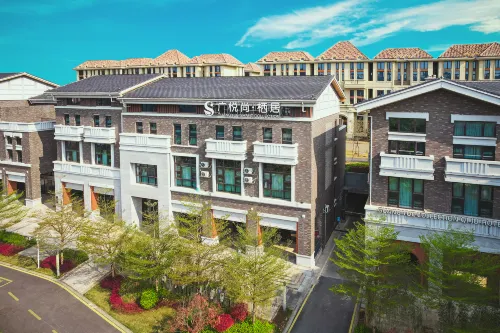 GuangYueShang Collection · Qiju (Guangxi Art Museum Nanning Night)