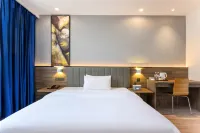 7 Days Premium (Xingyi Jushan Square Ruijin North Road)