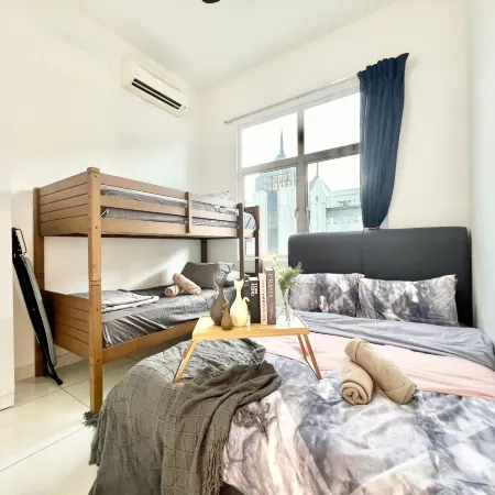 Puchong SkyPod Residence 1-10pax next to IOI Mall Wi-Fi MRT