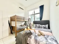 Puchong SkyPod Residence 1-10pax next to IOI Mall Wi-Fi MRT - 4-Star