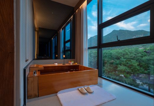 2. 요야 리조트..