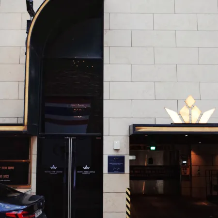 Hotel the Castle Sincheon Отели рядом с достопримечательностью «Станция метро Jamsil»
