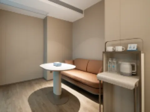 โรงแรม HanTing (ถนนตงเฟิงที่สี่ สวนอุตสาหกรรมหยางตง หยางเจียง)