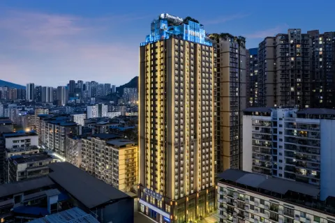 Paxton Park Hotel