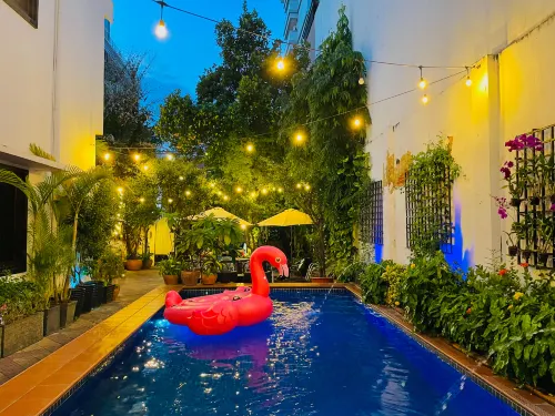 ดิ เบิร์ดเคจ บูทีค