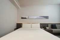 Dalian Xinghai Square Century City Sculpture Sea View Atour Hotel - Balkon
