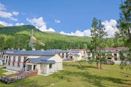 Hongfu Lake Kanas Resort Отели рядом с Аэропорт Канас