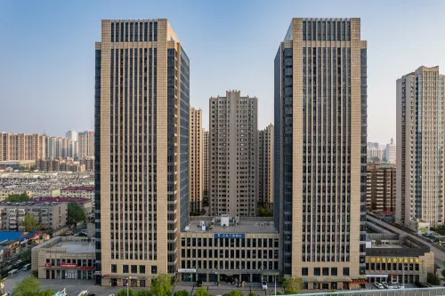 Yilong Wanguo Hotel (Jinan Railway Station North Square K88 Famous Spring Square)