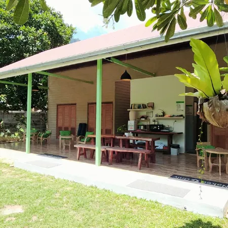 Baan Hinlad Home and Hostel