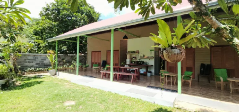 Baan Hinlad Home and Hostel