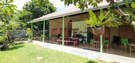 Baan Hinlad Home and Hostel Отели рядом с достопримечательностью «Пляж Липа Ной»