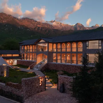 Lanxiu Snowmountain Boutique Hotel Hotels near Baishuihe River