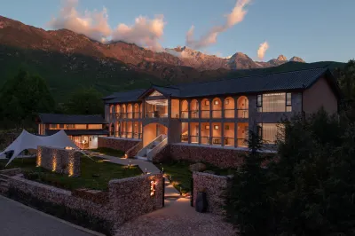 Lanxiu Snowmountain Boutique Hotel Hotels near Xuesong Village (Yuhu Village)