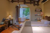 Zhuyuan Fort Homestay (Lion Pass Scenic Area Branch)