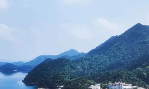 Yiweihang Vacation Homestay