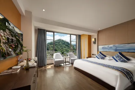 Fenglin Yueshan Hotel Отели рядом с достопримечательностью «Pingdong Square»