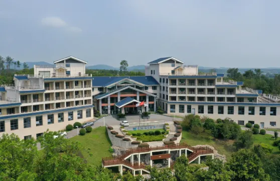 鬆滋洈水假日酒店