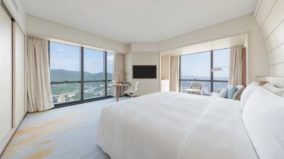 Noble International Hotel
