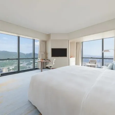 Noble International Hotel