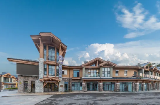 Floral Hotel·Hoshino Residenc Hotel(Changbaishan West Scenic Area Tourism Service Center Store) Hotels near Changbaishanxi Railway Station