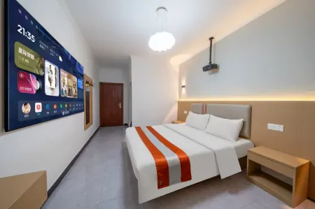 Laimei Hotel (Zhengzhou University of Economics and Trade Gaopoyan Pedestrian Street) Отели рядом с достопримечательностью «Zhongyuan University of Technology (West to Hospital of Zhongyuan University of Technology)»