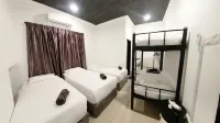 Hideaway Villa 20-46pax 9R9B PRIVATE POOL, KTV, BBQ, ARCADE GAMES, 3min to BEACH - 2-Star