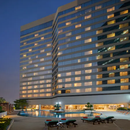 Jubilee Prestige Hotel Ratchadapisek Отели рядом с достопримечательностью «Сиам Нирамит»