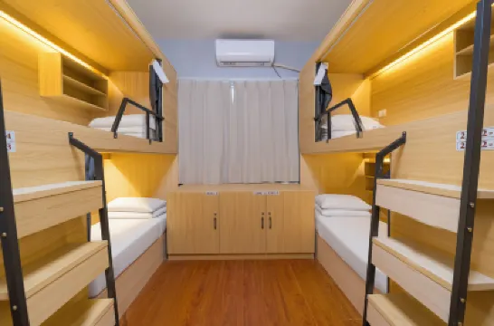 Zilanling Hostel (Zhongshan Scenic Area Houzaimen) Hotels near Ming Tomb