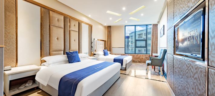 Quxian Huangting Hotel (Fortune Center) Hotels in Qu County