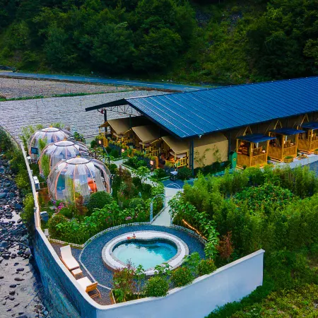 Mubar Cabin • Hot Spring Camping Homestay (Bipenggou Scenic Area Lixiaolu)