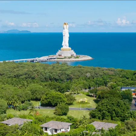 Nanshan leisure club Seaview Hotel Отели рядом с достопримечательностью «Храм Наньшань»