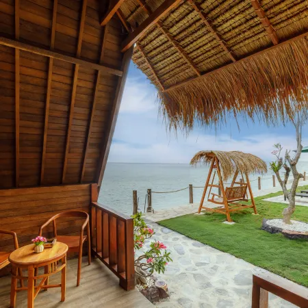 La Semaya Beach Villas Отели рядом с достопримечательностью «Обзорная площадка Пулау-Серибу»