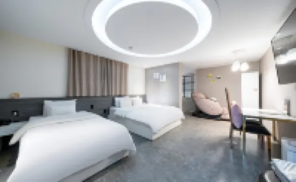 โรงแรมน็อกซ์ โรงแรมใน