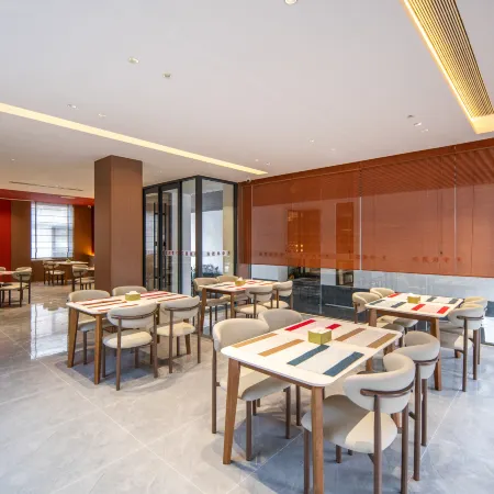Jifeng Hotel (Kaifeng Wansuishan Martial Arts City & Henan University Minglun Campus)